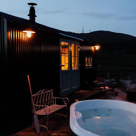 Black Hut At Slieve Croob Glamping Ballyward Extérieur photo