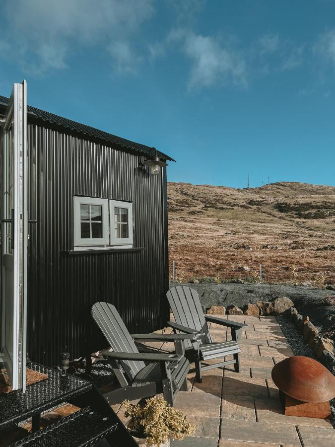 Black Hut At Slieve Croob Glamping Ballyward Extérieur photo